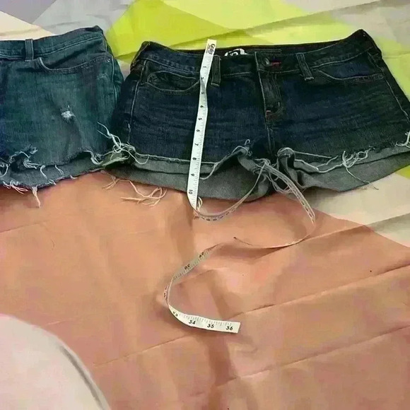 Two 27 in shorts.   Share with your friends - Picture 2 of 7